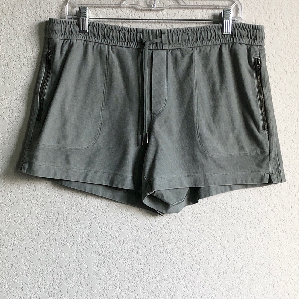 Athleta Farallon Shorts Sage Green 12 Cotton Stretch